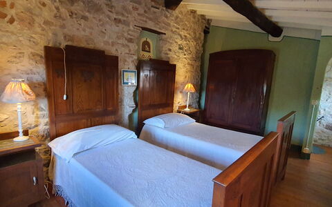 Borgo Bucatra Tramonto: Proprietà, Mobilia, Comfort, Legna, Telaio Del Letto, Letto, Interior Design, Immobiliare, Latifoglie, Camera Da Letto