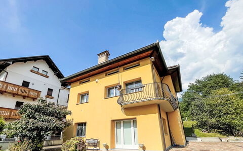 Ovaro 623: Cielo, Nube, Pianta, Finestra, Costruzione, Albero, Casa, Lotto, Zona Residenziale