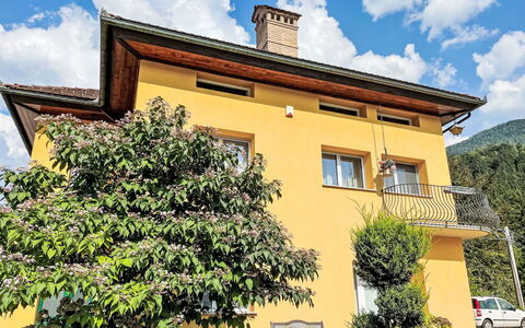 Ovaro 623: Nube, Cielo, Pianta, Costruzione, Finestra, Proprietà, Blu, Ruota, Casa