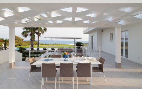 Casa Mareblu - Marina Di Modica, Sicilia: Tavolo, Proprietà, Mobilia, Pianta, Sedia, Shade, Interior Design, Architettura, Condominio, Pavimento