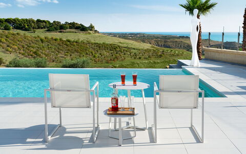 Villa Agrigenta - Ribera, Sicilia: Acqua, Cielo, Mobilia, Nube, Tavolo, Proprietà, Pianta, Mobili Da Esterno, Albero, Tavolo Esterno