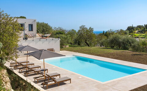 Casa Bianca - Noto, Sicilia: Acqua, Pianta, Proprietà, Cielo, Piscina, Azzurro, Albero, Costruzione, Shade, Tempo Libero