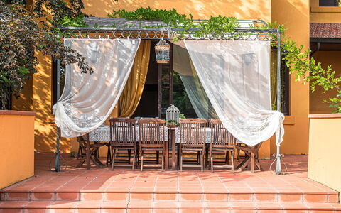 Tenuta De Paoli - Chianni, Pool, Wifi, Privacy, To: Proprietà, Mobilia, Decorazione, Sedia, Tessile, Shade, Interior Design, Legna, Tavolo, Pianta