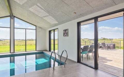 Månviva - 500M from the Sea: Soffitto, Pavimentazione, Interior Design, Pavimento, Materiale Composito, Mobilia, Ricorrere, Hotel, Design, Illuminazione Diurna