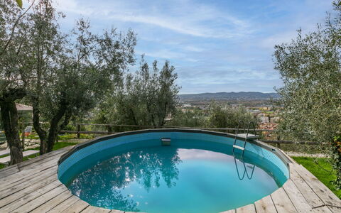 Villa Anna: Tavolo, Mobilia, Fiore, Proprietà, Nube, Cielo, Pianta, Costruzione, Sedia, Shade