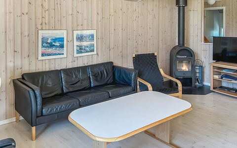 Fredrike - 500M from the Sea: Legna, Casa, Portico, Deck, Latifoglie, Tetto, Color Legno, Pavimento In Legno, Eco Hotel