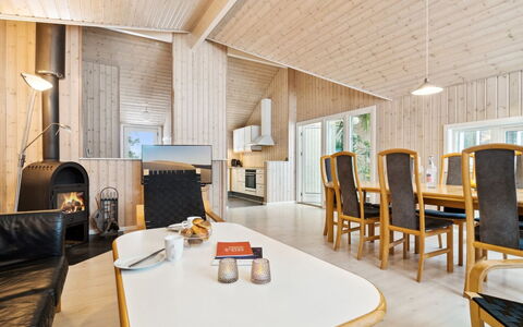 Fredrike - 500M from the Sea: Legna, Casa, Portico, Deck, Latifoglie, Tetto, Color Legno, Pavimento In Legno, Eco Hotel