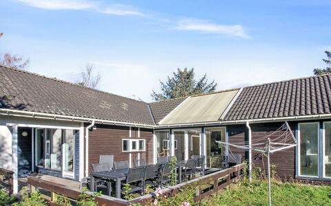 Fredrike - 500M from the Sea: Legna, Casa, Portico, Deck, Latifoglie, Tetto, Color Legno, Pavimento In Legno, Eco Hotel