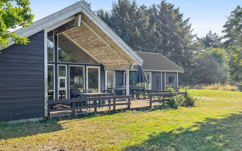 Fredrike - 500M from the Sea: Legna, Casa, Portico, Deck, Latifoglie, Tetto, Color Legno, Pavimento In Legno, Eco Hotel