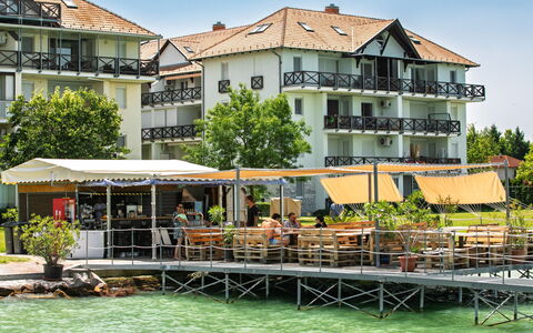 Karen: Shade, Tempo Libero, Vacanza, Ricorrere, Tavolo Esterno, Mobili Da Esterno, Resort Citta ', Località Balneare, Balcone