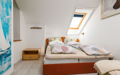 Sandra: Mobilia, Proprietà, Blu, Comfort, Cornice, Legna, Tessile, Costruzione, Interior Design, Pavimentazione