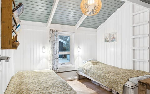 Pauliina - 500M from the Sea: Legna, Casa, Portico, Deck, Latifoglie, Tetto, Color Legno, Pavimento In Legno, Eco Hotel
