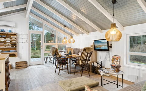 Pauliina - 500M from the Sea: Legna, Casa, Portico, Deck, Latifoglie, Tetto, Color Legno, Pavimento In Legno, Eco Hotel