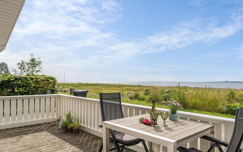 Liutulf - 40M from the Sea: Blu, Arbusto, Villetta, Groundcover, Giardino, Estate, Shade, Landscaping, Agriturismo, Eco Hotel