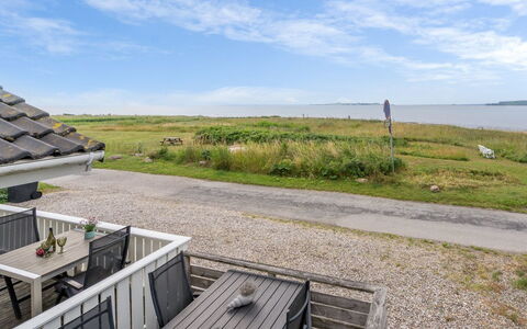 Liutulf - 40M from the Sea: Blu, Arbusto, Villetta, Groundcover, Giardino, Estate, Shade, Landscaping, Agriturismo, Eco Hotel