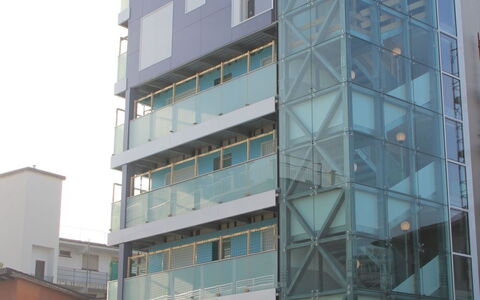Lignano Sabbiadoro 637: Tavolo, Proprietà, Costruzione, Cielo, Finestra, Legna, Interior Design, Nube, Illuminazione, Mobili Da Esterno
