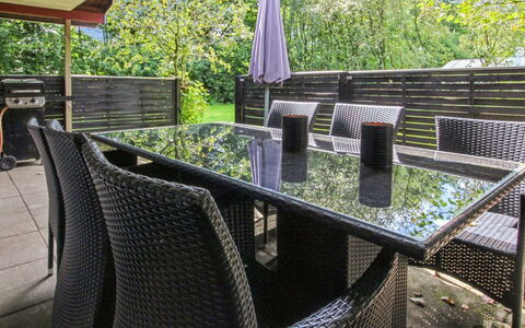 Aage: Erba, Legna, Area Rurale, Arbusto, Villetta, Tetto, Plain, Lotto, Casa, Groundcover