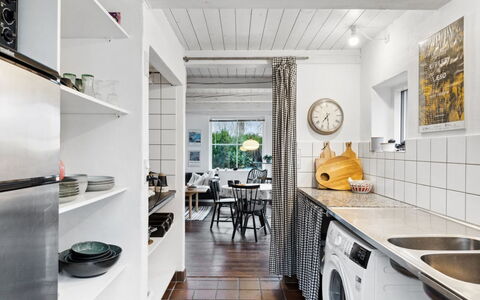 Frodde - 5Km from the Sea: Interior Design, Cucina, Mobilia, Apparecchio Major, Pavimentazione, Elettrodomestico Da Cucina, Controsoffitto, Elettrodomestico, Soffitto, Pavimento
