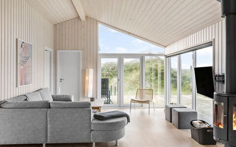 Mirla - 50M from the Sea: 
