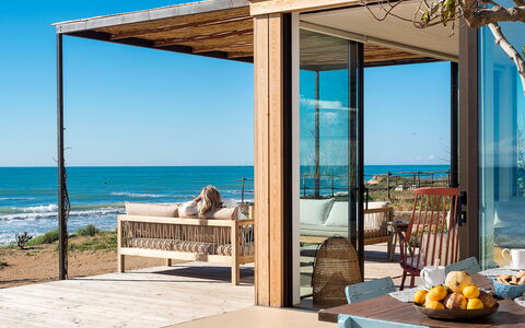 Casa Ninfa - Ispica, Sicilia: Acqua, Cielo, Costruzione, Proprietà, Tavolo, Azzurro, Legna, Shade, Mobili Da Esterno, Sedia