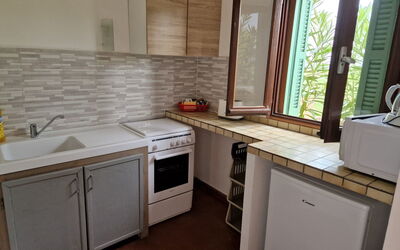 Studio 2 Personnes 700.1: Cabinetry, Proprietà, Lavandino Della Cucina, Cucina Stufa, Controsoffitto, Cucina, Elettrodomestico Da Cucina, Legna, Piano Cottura, Costruzione