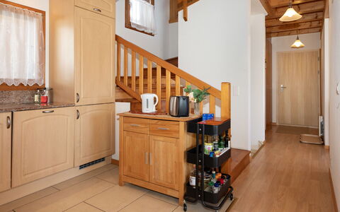 Orchidée: Mobilia, Pavimentazione, Legna, Interior Design, Pavimento, Cabinetry, Soffitto, Cucina, Camera, Illuminazione