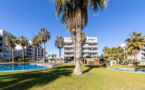 Nova Torredembarra: Pianta, Cielo, Acqua, Costruzione, Albero, Arecales, Condominio, Tempo Libero, Urban Design, Erba