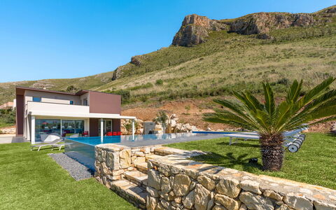 Villa Cinema - Castellammare Del Golfo, Sicilia: Pianta, Cielo, Comunita 'Impianto, Montagna, Costruzione, Erba, Casa, Arecales, Shade, Paesaggio
