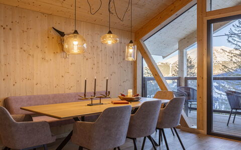 Turracher Höhe 160: Legna, Interior Design, Mobilia, Soffitto, Lampada, Lampadario, Sedia, Sala Da Pranzo, Cucina & Sala Da Pranzo Tavolo, Latifoglie