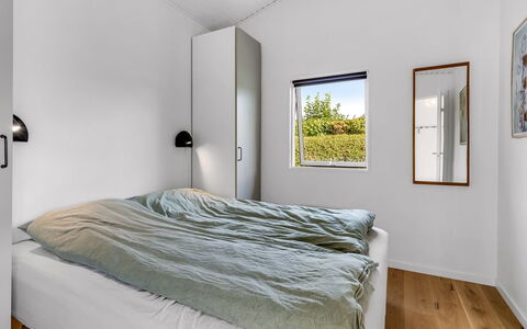Majken - 225M from the Sea: Parete, Legna, Soffitto, Interior Design, Camera Da Letto, Pavimento, Pavimentazione, Letto, Lenzuolo, Camera