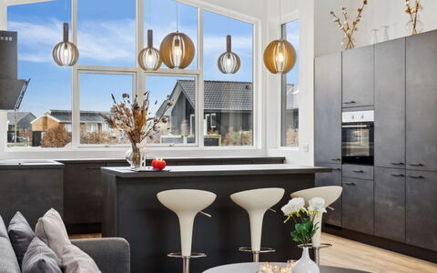 Nissine - 300M from the Sea: Mobilia, Interior Design, Lampada, Pavimentazione, Soffitto, Legna, Pavimento, Lampadario, Cucina, Illuminazione