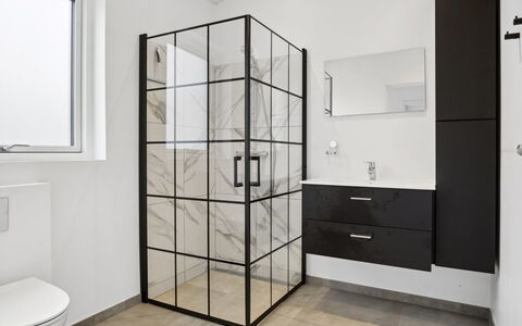 Nissine - 300M from the Sea: Pavimentazione, Interior Design, Pavimento, Bicchiere, Piastrella, Porta, Doccia Porta, Bagno, Idraulico Fixture