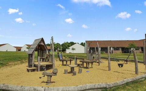 Tian: Tetto, Villetta, Casa, Shade, Raccordo, Agriturismo, Portico, Struttura Esterna, Edifici Giardino