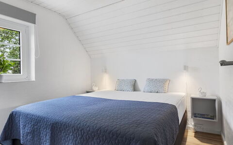 Krok - 1.2Km from the Sea: Legna, Pavimentazione, Pavimento, Interior Design, Soffitto, Mobilia, Casa, Camera Da Letto, Letto, Pavimento In Legno