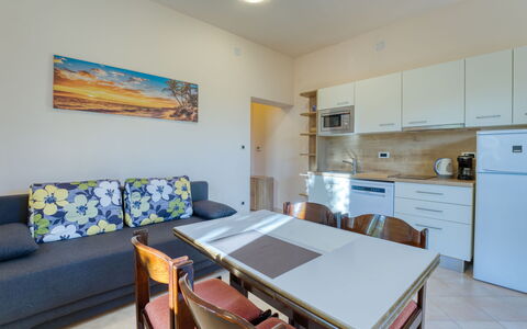 Jf Rezine: Cabinetry, Mobilia, Tavolo, Controsoffitto, Lavandino Della Cucina, Costruzione, Sedia, Cassetto, Interior Design, Elettrodomestico Da Cucina
