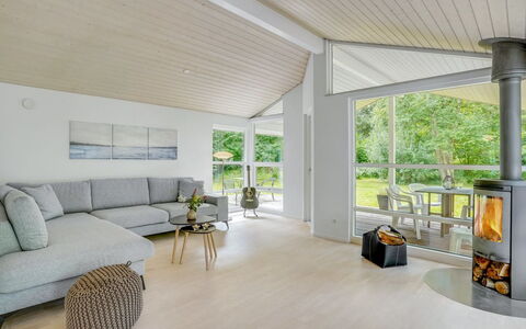 Thorsmod - 2.6Km from the Sea: Pavimentazione, Pavimento, Soffitto, Interior Design, Controsoffitto, Cucina, Cabinetry, Camera, Apparecchio Major, Lampada