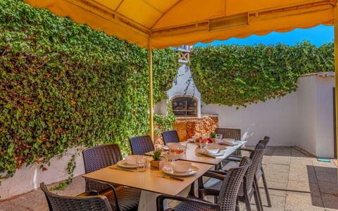 Libertos V4 - Vip Properties: Piscina, Mobili Da Esterno, Eco Hotel, Sedia, Giardino, Shade, Ricorrere, Vaso Di Fiori, Pianta Della Casa, Terrazza