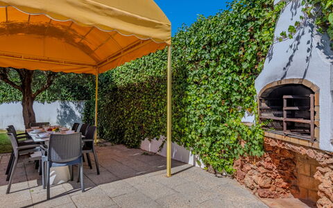 Libertos V4 - Vip Properties: Giardino, Shade, Backyard, Landscaping, Mobili Da Esterno, Cortile, Eco Hotel, Piscina, Color Legno, Struttura Esterna