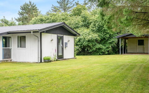 Suri - 200M to the Fjord: Mobilia, Interior Design, Pavimentazione, Pavimento, Soffitto, Camera, Sedia, Tavolo, Appartamento, Cucina & Sala Da Pranzo Tavolo