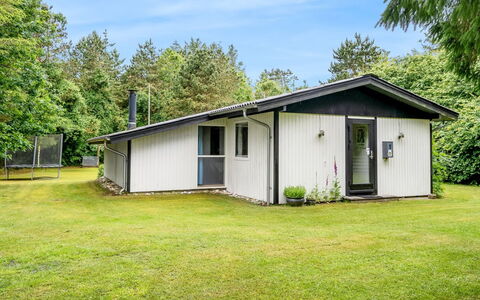 Suri - 200M to the Fjord: Mobilia, Interior Design, Pavimentazione, Pavimento, Soffitto, Camera, Sedia, Tavolo, Appartamento, Cucina & Sala Da Pranzo Tavolo