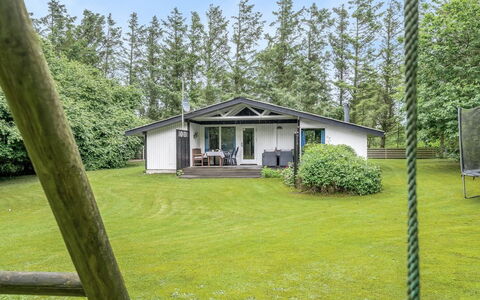 Suri - 200M to the Fjord: Mobilia, Interior Design, Pavimentazione, Pavimento, Soffitto, Camera, Sedia, Tavolo, Appartamento, Cucina & Sala Da Pranzo Tavolo