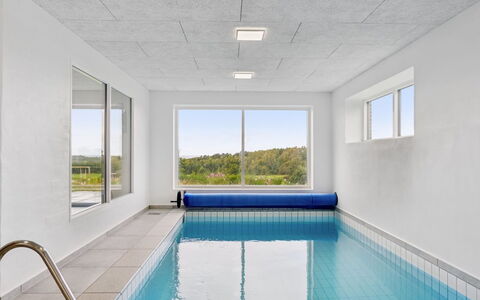 Ann - 1.3Km from the Sea: Soffitto, Pavimentazione, Pavimento, Interior Design, Illuminazione Diurna, Piscina, Gesso, Hotel