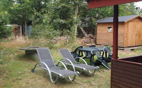 Friis - 100M from the Sea: Legna, Mobilia, Mobili Da Esterno, Giardino, Backyard, Sedia, Cortile, Tavolo Esterno, Prato, Shade