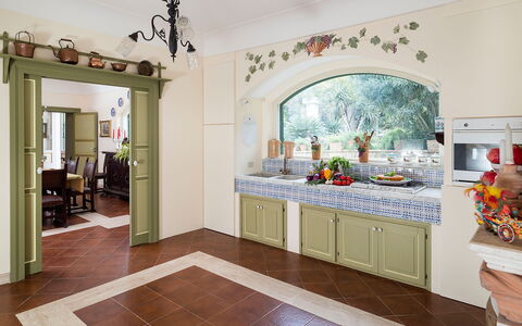 Casa Fiore - Salemi, Sicilia: Cabinetry, Controsoffitto, Cucina, Legna, Interior Design, Pavimentazione, Pavimento, Soggiorno, Parete, Immobiliare