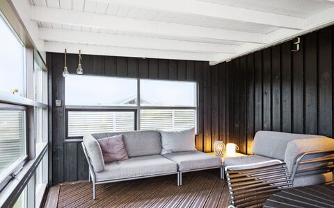 Svante - 600M from the Sea: Soffitto, Pavimentazione, Interior Design, Pavimento, Materiale Composito, Mobilia, Ricorrere, Hotel, Design, Illuminazione Diurna