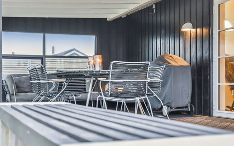 Svante - 600M from the Sea: Soffitto, Pavimentazione, Interior Design, Pavimento, Materiale Composito, Mobilia, Ricorrere, Hotel, Design, Illuminazione Diurna