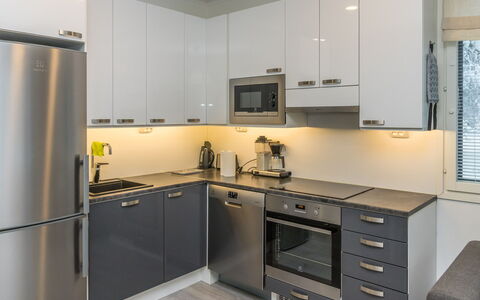 Villa Maria: Elettrodomestico Da Cucina, Cucina, Controsoffitto, Cabinetry, Apparecchio Major, Mobilia, Interior Design, Pavimentazione, Legna, Cucina Stufa