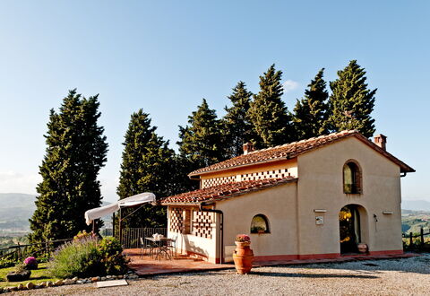 Cottage Botinaccio: Cielo, Pianta, Costruzione, Albero, Porta, Finestra, Villetta, Tempo Libero, Facciata, Paesaggio
