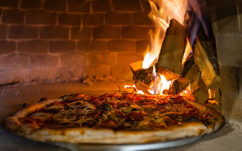 Villa Škavre: Cibo, Ingrediente, Legna, Calore, Gas, Tinte E Ombre, Camino