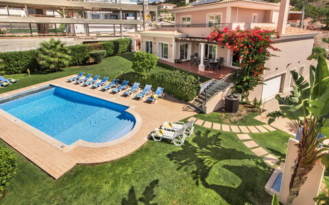 Amendoeiras V6 - Vip Properties: Acqua, Pianta, Costruzione, Cielo, Piscina, Finestra, Urban Design, Mobili Da Esterno, Albero, Erba